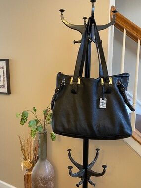 Kenneth Cole Black Pebble Leather Shoulder Bag With Studded Handles O/S